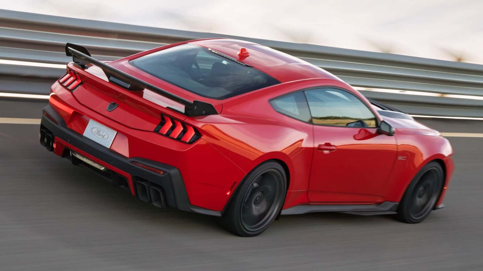 Αυτή είναι η νέα και αγριεμένη Ford Mustang Dark Horse SC